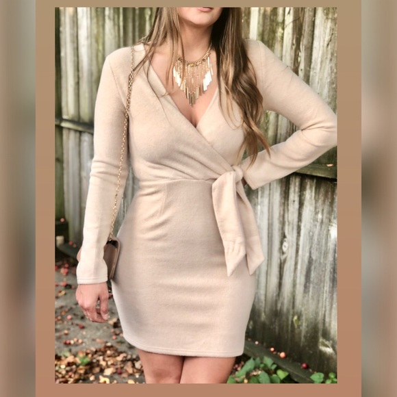 Dresses & Skirts - NWT Cream long sleeve dress